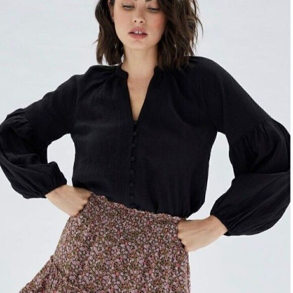 Minkpink Revolve Black Fatima Dozen Button Balloon Sleeves Blouse Size M NWT - Picture 1 of 11